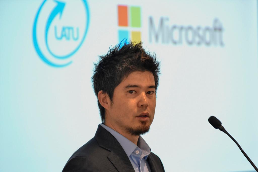 El Líder global de los Microsoft AI Co-Innovation Labs, Jun Yamasaki, habla hoy, durante la inauguración del primer laboratorio de Inteligencia Artificial de Microsoft en Latinoamérica, en Montevideo (Uruguay). EFE/Federico Gutiérrez
