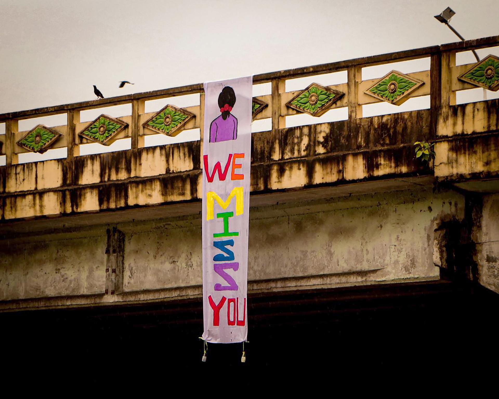 A handout photo made available by Yangon Revolution Force (YRF) shows a banner hanging from a bridge reading 'We Miss You' on the occasion of the 78th birthday of Aung San Suu Kyi, in Yangon, Myanmar, 19 June 2023. EFE/EPA/YANGON REVOLUTION FORCE HANDOUT HANDOUT EDITORIAL USE ONLY/NO SALES