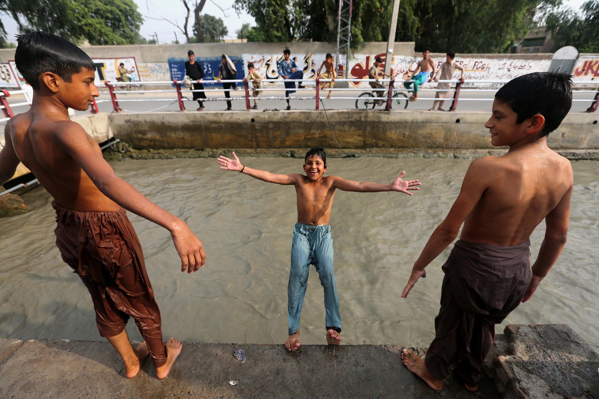A Pakistani boy jumps at a canal to cool off in Peshawar, Pakistan, 16 June 2023. EFE-EPA/ARSHAD ARBAB