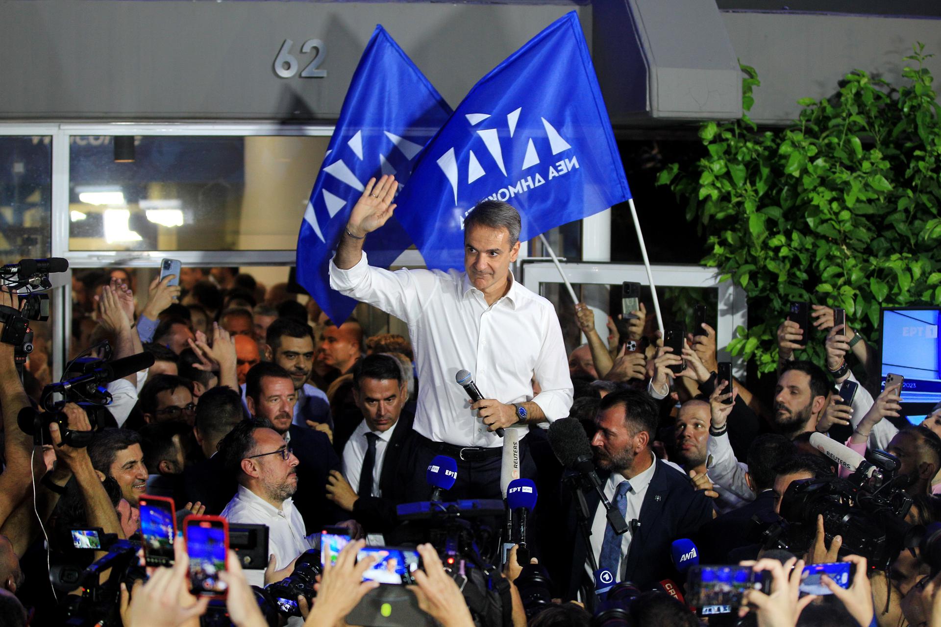 Leader of New Democracy political party Kyriakos Mitsotakis (C) greets supporters after the announcement of the first results in the Greek general elections, at the party's headquarters, in Athens, Greece, 25 June 2023. EFE/EPA/ALEXANDROS VLACHOS