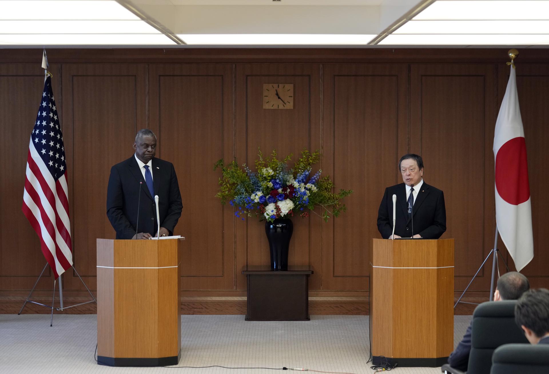 US Secretary of Defense Lloyd Austin (L) and Japanese Defense Minister Yasukazu Hamada (R) attend a joint press conference after their meeting at the Japanese Defense Ministry in Tokyo, Japan, 01 June 2023. EFE-EPA/FRANCK ROBICHON / POOL