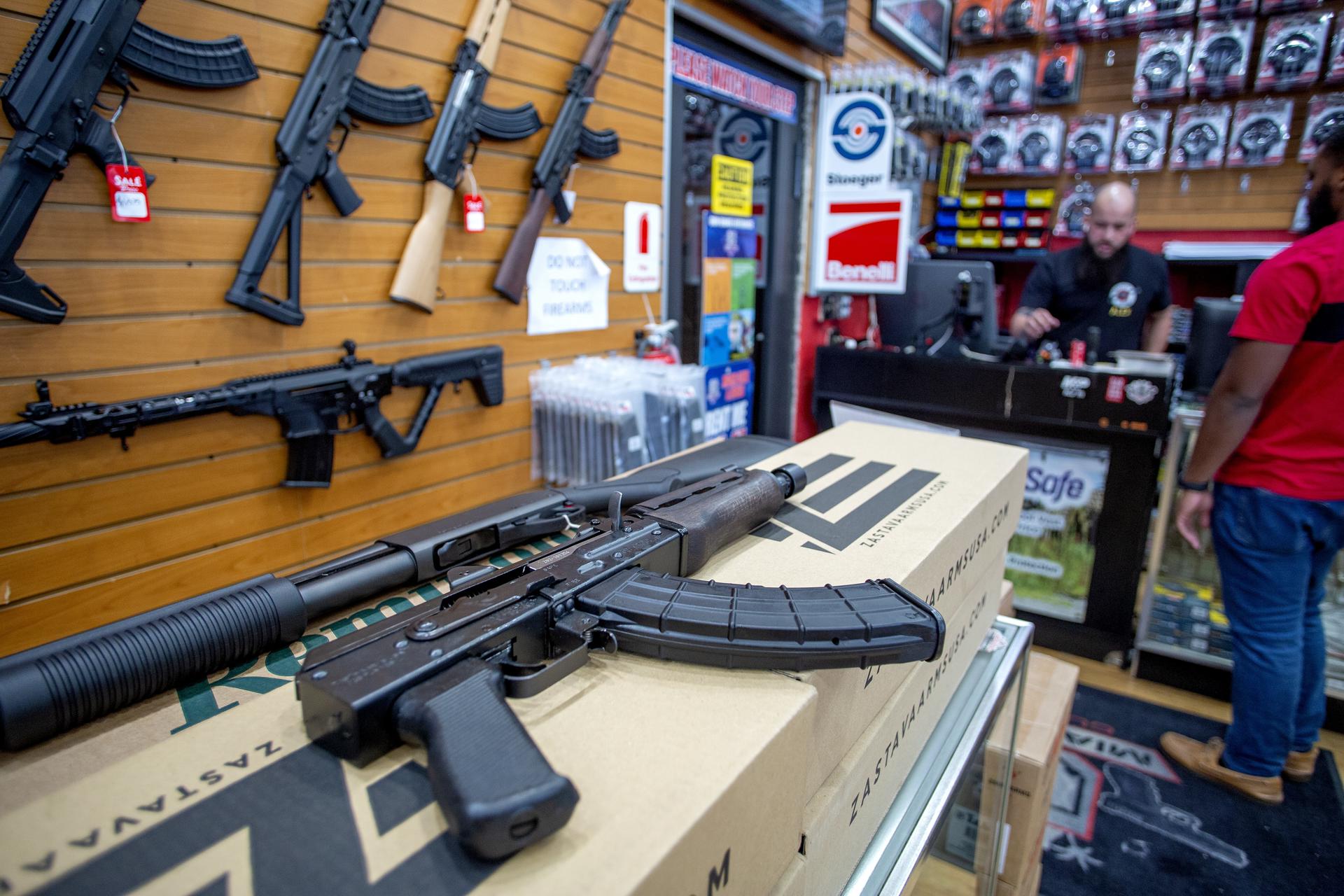People buy guns at the Miami Guns Store and Range, in Hialeah, Florida, US, 22 June 2022. EFE-EPA FILE/CRISTOBAL HERRERA-ULASHKEVICH