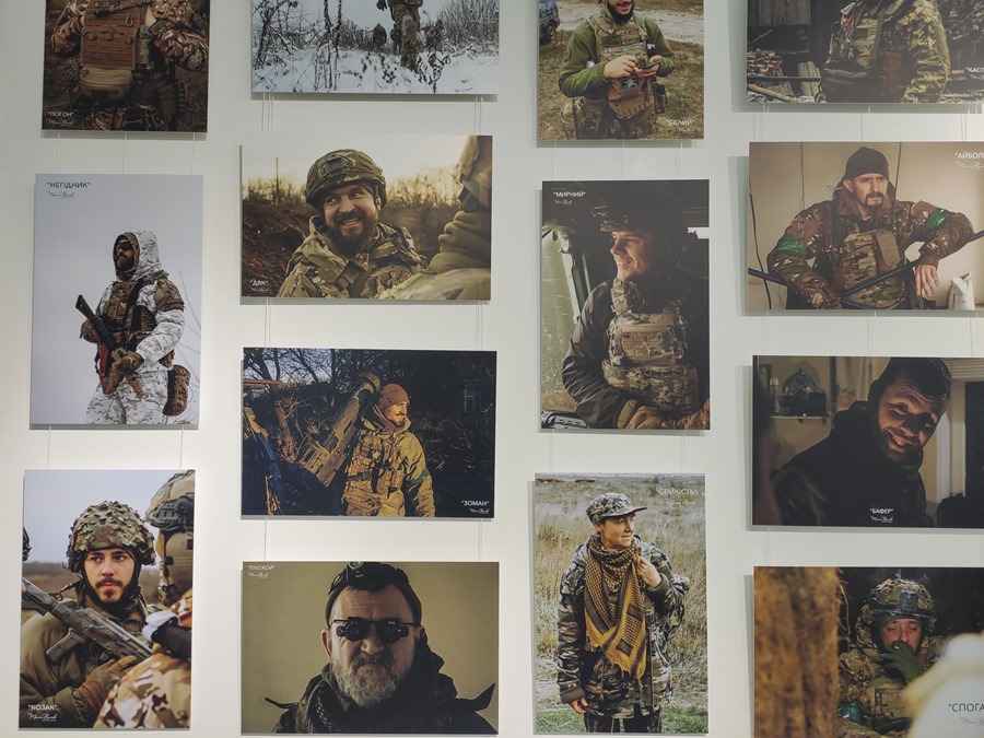 Leópolis muestra 200 fotografías del soldado ucraniano que cayó en combate