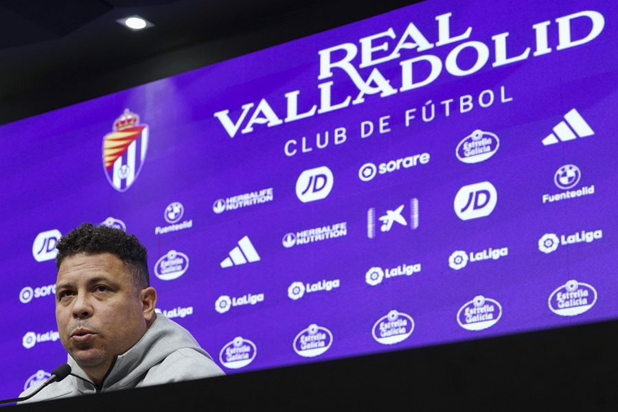 El presidente del Real Valladolid, Ronaldo Nazário, comparece este lunes en rueda de prensa.
