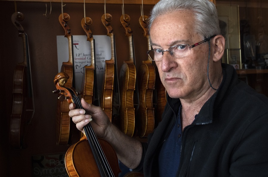 Svetozar Bogdanovski, famoso creador de violines de Macedonia, en busca del sonido perfecto. 