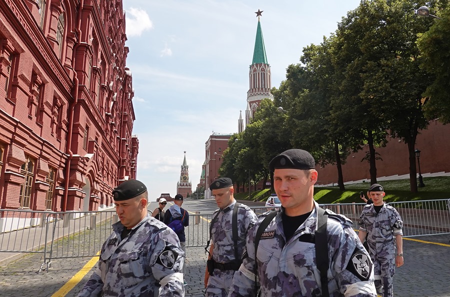 Soldados en la Plaza Roja de Moscú