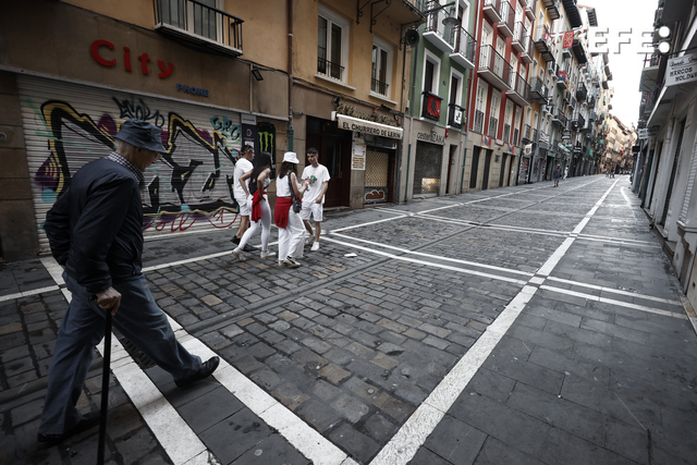 Imagen de las calles de Pamplona al día sigiente de finalizar los sanfermines de 2023