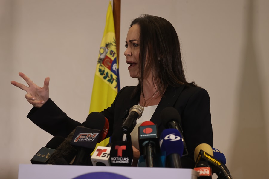 La opositora venezolana María Corina Machado ofrece una rueda de prensa, en Caracas (Venezuela), en la que habla de su inhabilitación y las consecuencias para el Gobierno de Nicolás Maduro. EFE/Miguel Gutiérrez