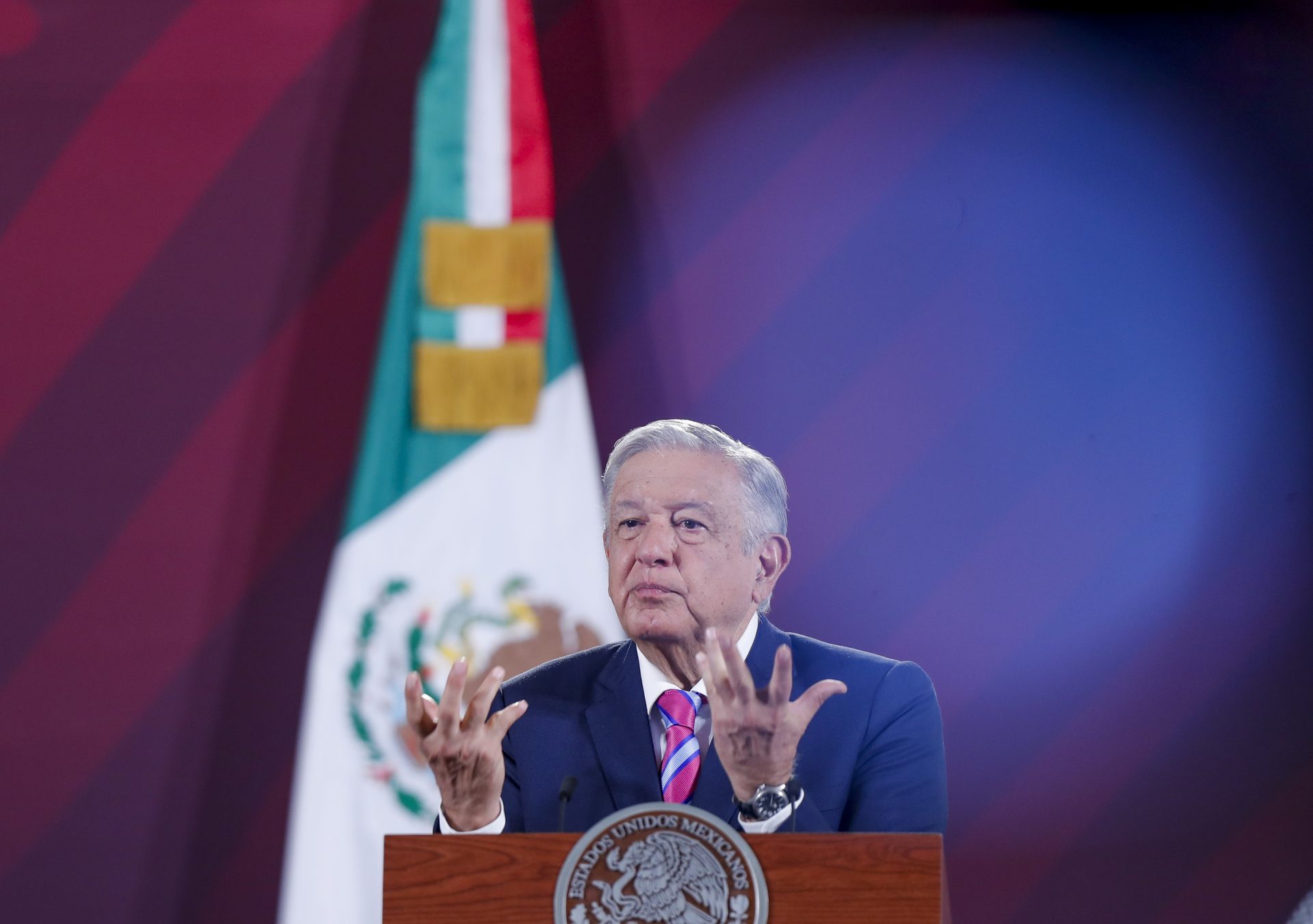 El presidente de México, Andrés Manuel López Obrador, habla durante una rueda de prensa hoy, en Ciudad de México (México). EFE/Isaac Esquivel