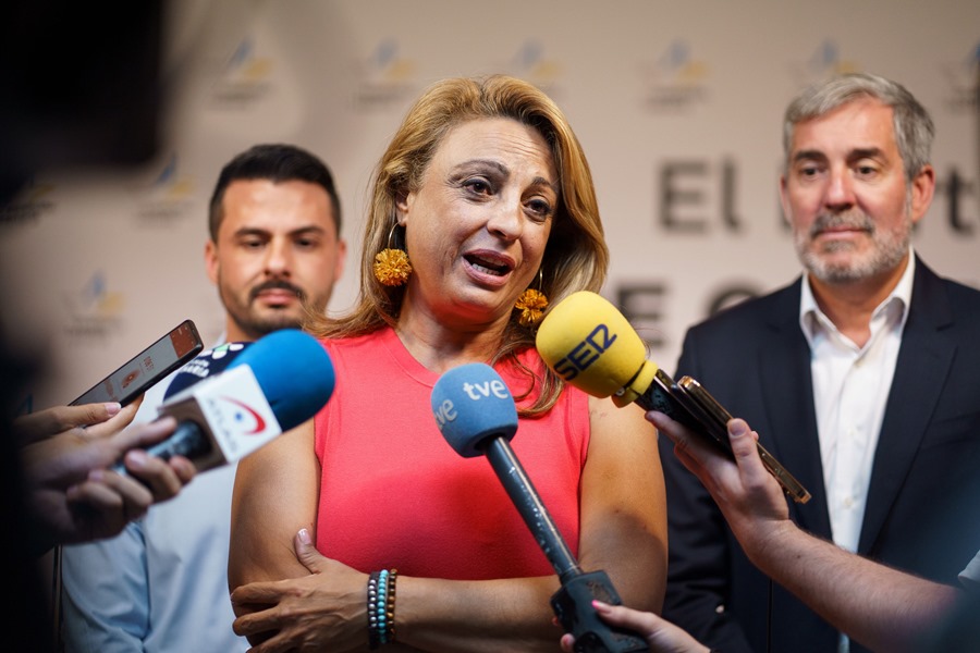 La diputada nacional electa por Coalición Canaria, Cristina Valido (c) atiende a los medios de comunicación tras la reunión del Comité Ejecutivo Nacional de Coalición Canaria para valorar los resultados de las elecciones generales del 23J