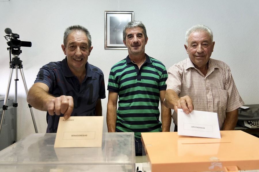 Villarroya, in La Rioja, votes in 26 seconds, 3 less than his record of May 28.