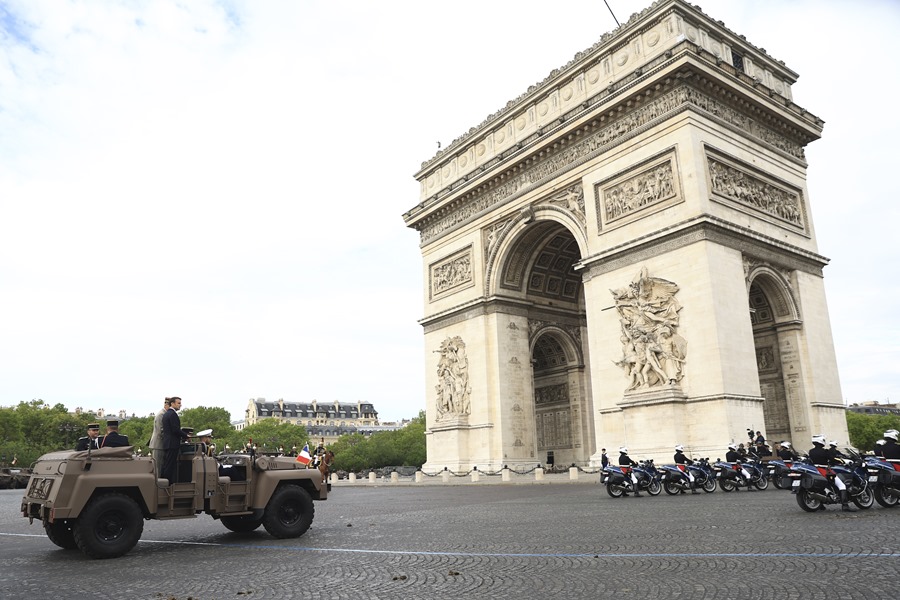 El presidente francés, Emmanuel Macron, durante el desfile militar del Día de la Bastilla en París