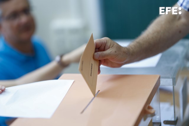 El PP sigue en cabeza en estimación de voto pero el PSOE se acerca, según el CIS