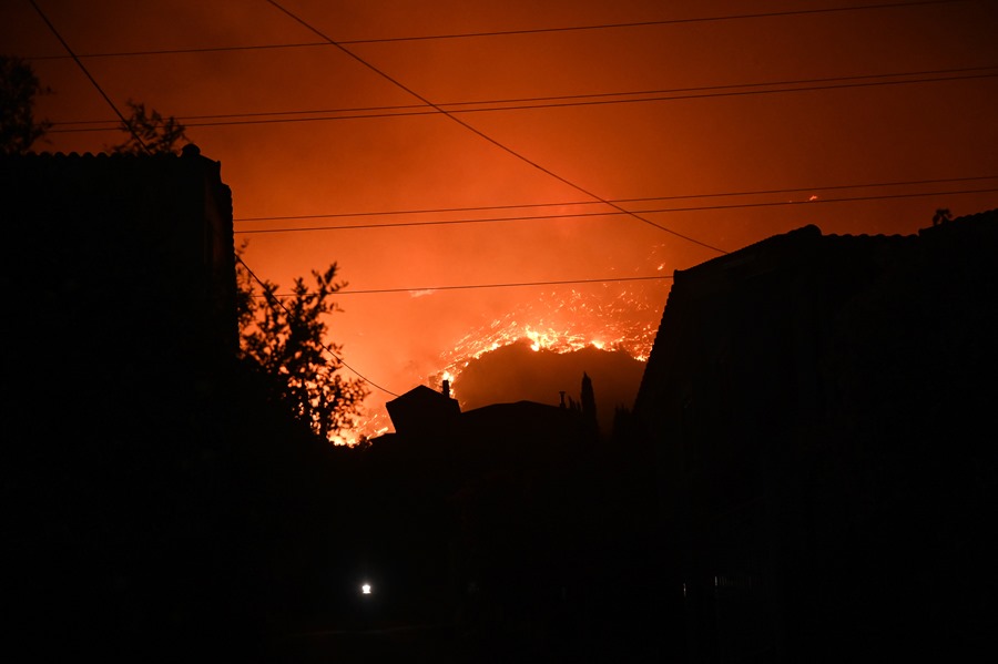Vista del incendio declarado en el pueblo de Trapeza, en la provincia griega de Acaya
