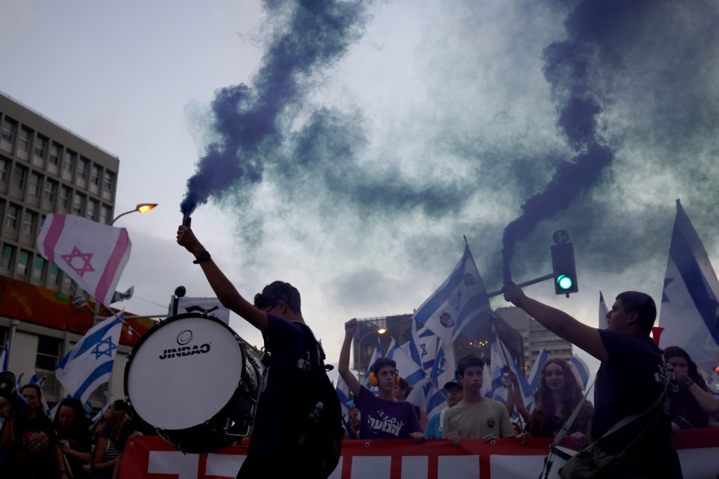 Huelga general contra la reforma judicial y Netanyahu avisa de desobediencia civil