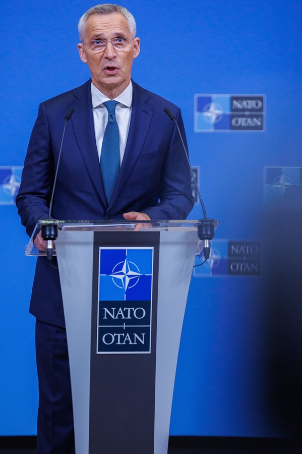 La OTAN afirma que corresponde a cada país aliado decidir si da o no bombas de racimo a Ucrania