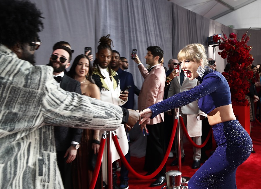 La cantante estadounidense Taylor Swift en la alfombra roja de los premios Grammy, el pasado mes de febrero en Los Ángeles (Estados Unidos)