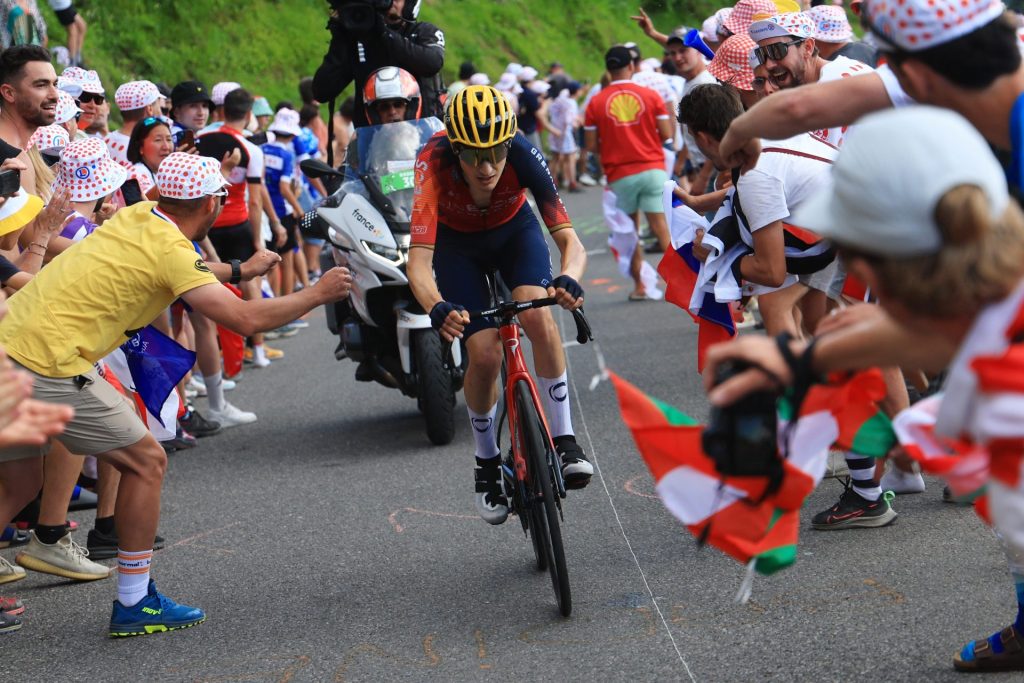 Carlos Rodríguez, durante la decimocuarta etapa del Tour de Francia disputada hoy. EFE/EPA/MARTIN DIVISEK 