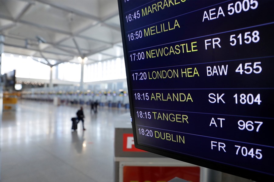 Vista de un panel de información sobre las salidas y llegadas de vuelos al Aeropuerto de Málaga-Costa del Sol