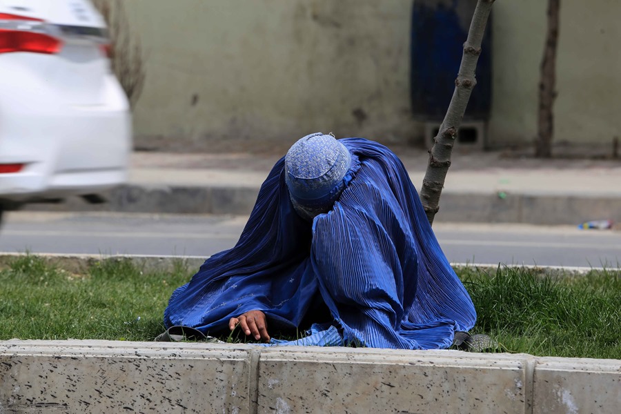 Una mujer afgana en la calle