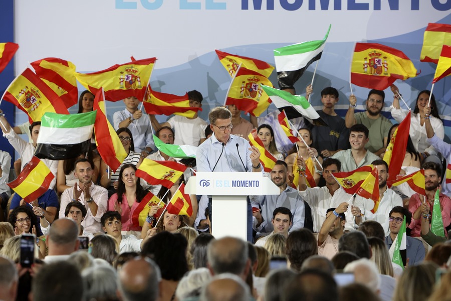 El candidato del PP a la presidencia del Gobierno, Alberto Núñez Feijóo, en un acto de campaña en Badajoz.