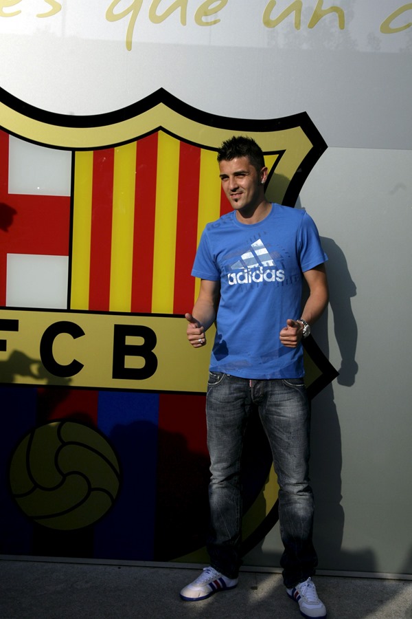 David Villa al ser presentado con el FC Barcelona