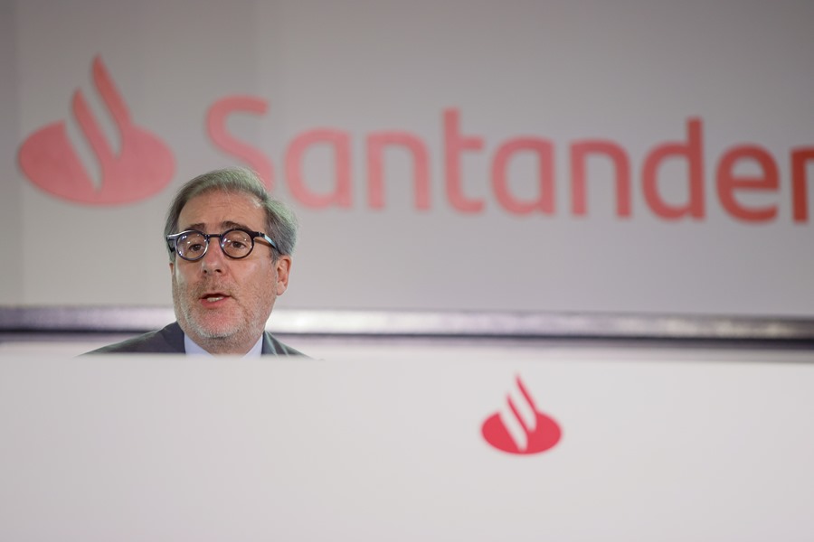 El consejero delegado del Banco Santander, Héctor Grisi, durante la rueda de prensa de presentación de los resultados del primer semestre del 2023 de la entidad.