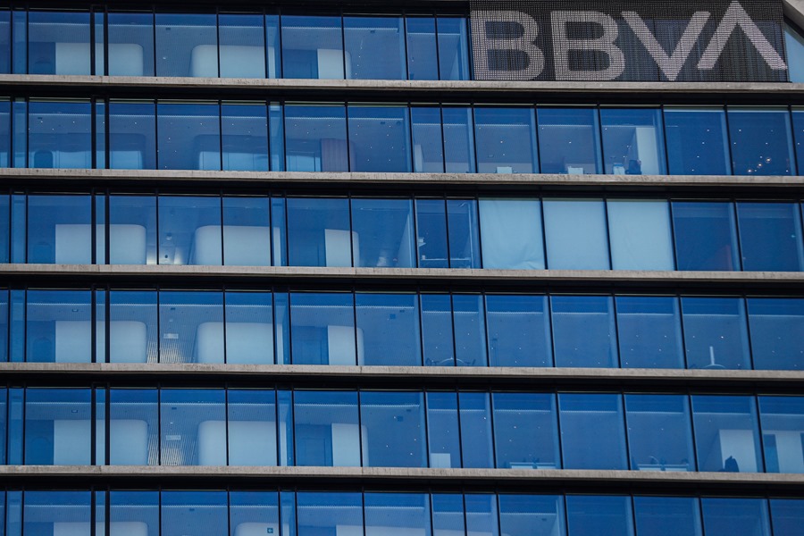 Fachada de la sede corporativa del BBVA, en el distrito de Las Tablas en Madrid.