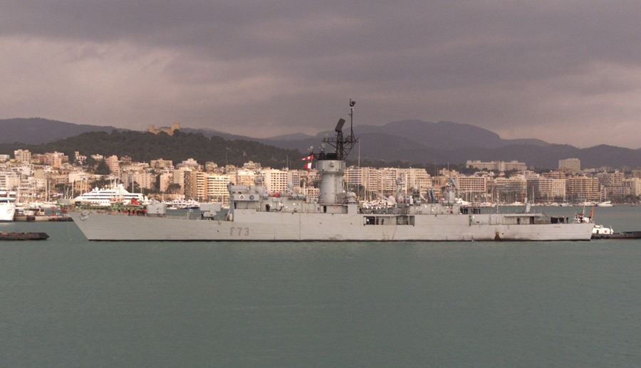 Vista de la fragata " Cataluña", de la Armada Española. 