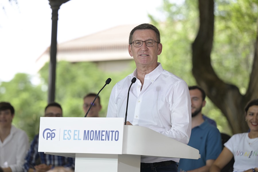 El presidente de PP y candidato a la Presidencia del Gobierno, Alberto Núñez Feijóo participa este martes en un acto de campaña en Ciudad Real. 