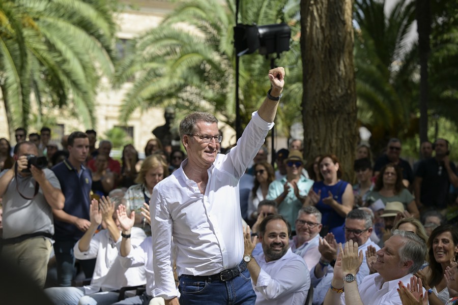 El presidente de PP y candidato a la Presidencia del Gobierno, Alberto Núñez Feijóo participa este martes en un acto de campaña en Ciudad Real.