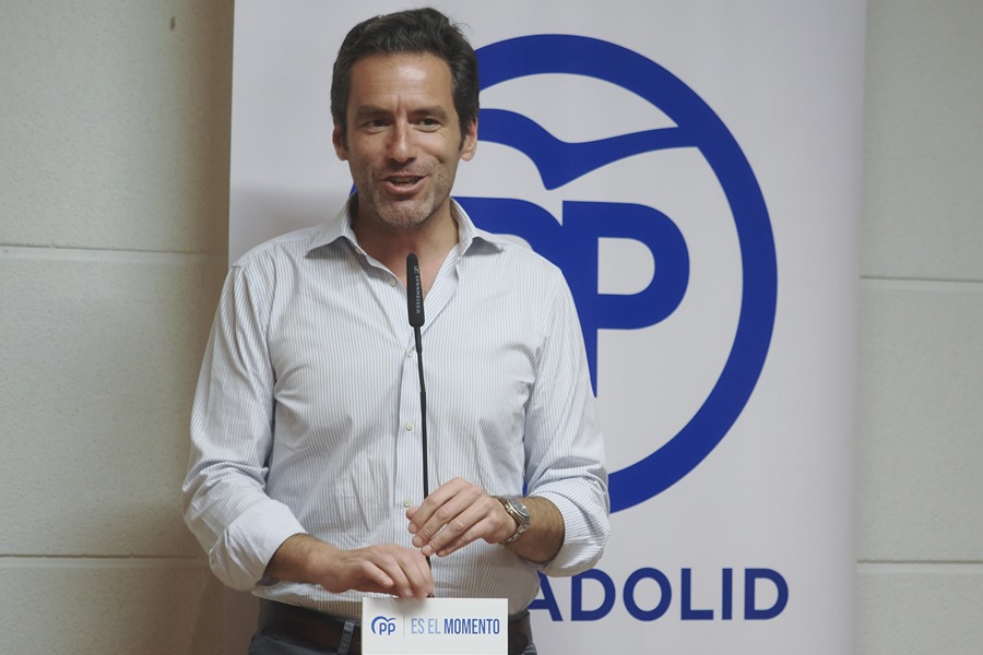 El portavoz de campaña del PP, Borja Sémper, ayer durante un encuentro con alcaldes de la provincia en Valladolid.