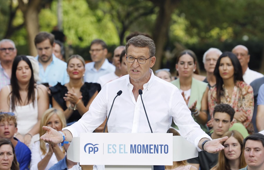 El candidato del PP a la presidencia del Gobierno, Alberto Núñez Feijóo, durante el acto electoral que los populares han celebrado ayer en Barcelona.