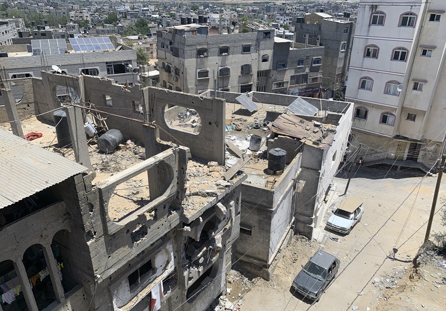 Restos del complejo de inmuebles de la familia Banat, en la localidad de Beit Lahia, norte de Gaza.