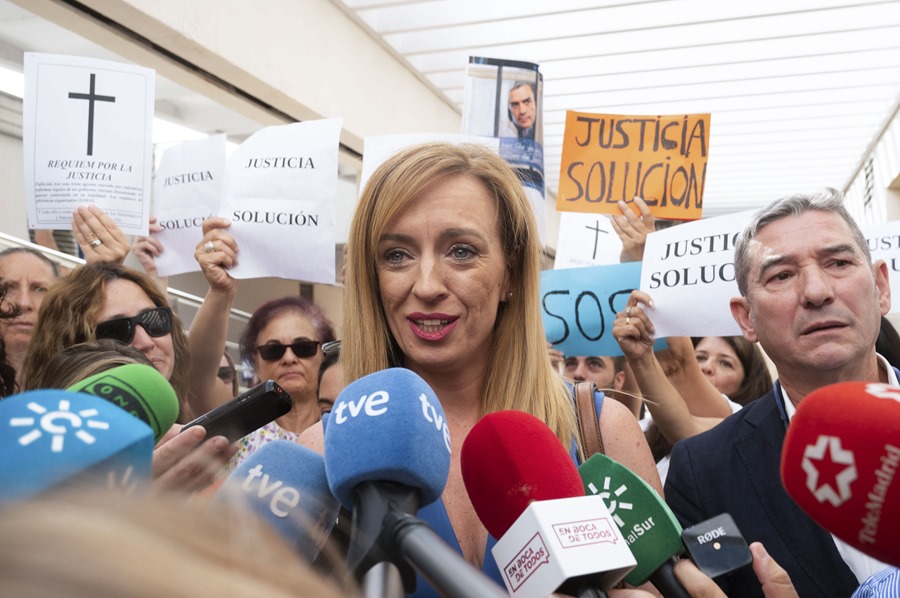 La exalcaldesa de Maracena (Granada), Berta Linares (PSOE), a su llegada a los juzgados de Granada este miércoles