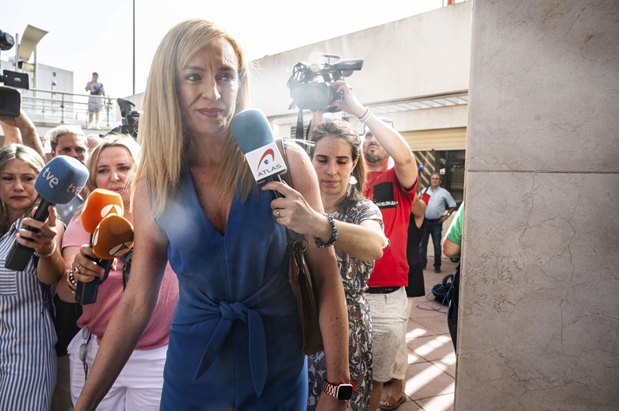 La exalcaldesa de Maracena (Granada), Berta Linares (PSOE), a su llegada a los juzgados de Granada este miércoles.