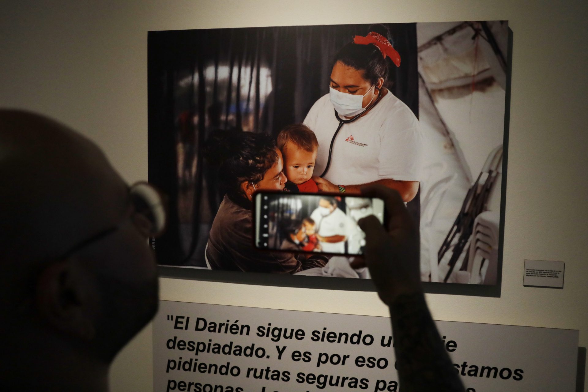 Una persona toma una foto de una de las fotografías de la exposición "Del Otro Lado", el 6 de julio de 2023, en Bogotá (Colombia). EFE/Carlos Ortega