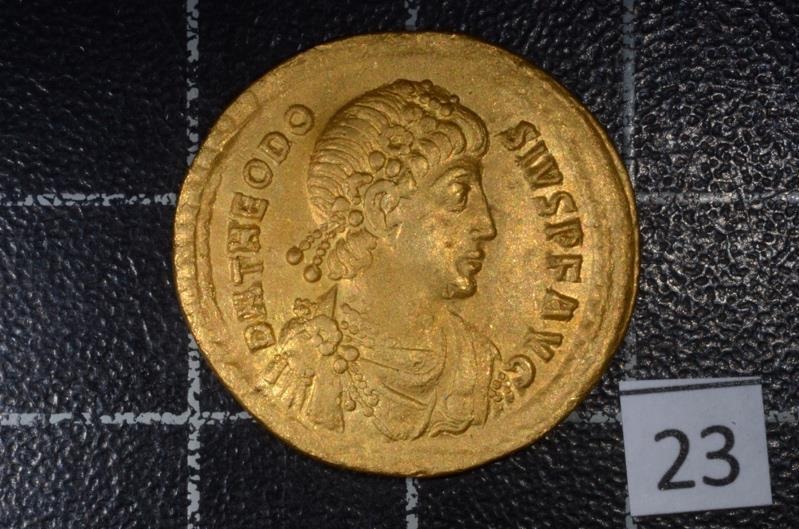 Vista de una de las monedas de oro romanas restauradas por l'Institut Valencià de Conservació i Restauració (IVACR+i).