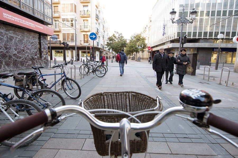 La bicicleta, medio de transporte sostenible en Vitoria. 