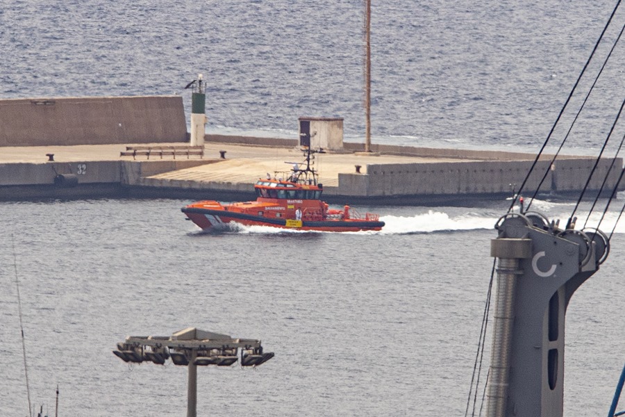 Un barco de salvamento marítimo, en un rescate en Cartagena.