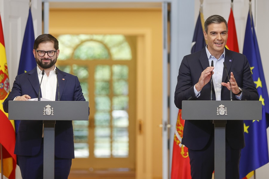 Sánchez se compromete ante Boric a intentar cerrar este semestre el nuevo acuerdo UE-Chile