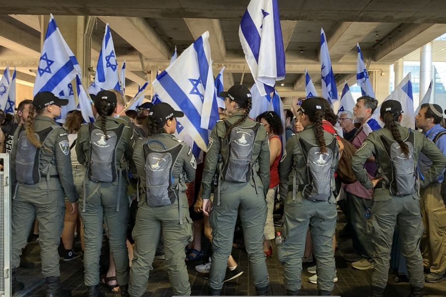 Las multitudinarias protestas en Israel contra la reforma judicial del Gobierno volvieron al aeropuerto internacional de Tel Aviv
