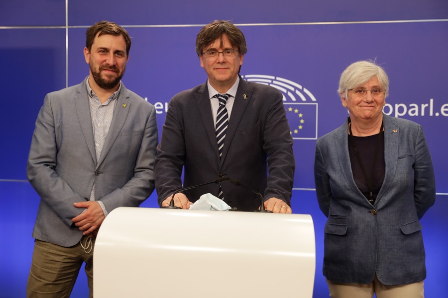 (I-d) Antoni Comín, Carles Puigdemont y Clara Ponsatí