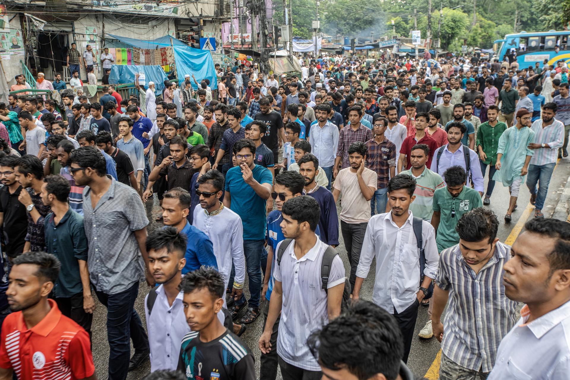 Supporters of the Bangladesh Awami League (AL) ruling party gather during a peace rally near the South gate of Baitul Mukarram National Mosque in Dhaka, Bangladesh, 12 July 2023. EFE/EPA/MONIRUL ALAM
