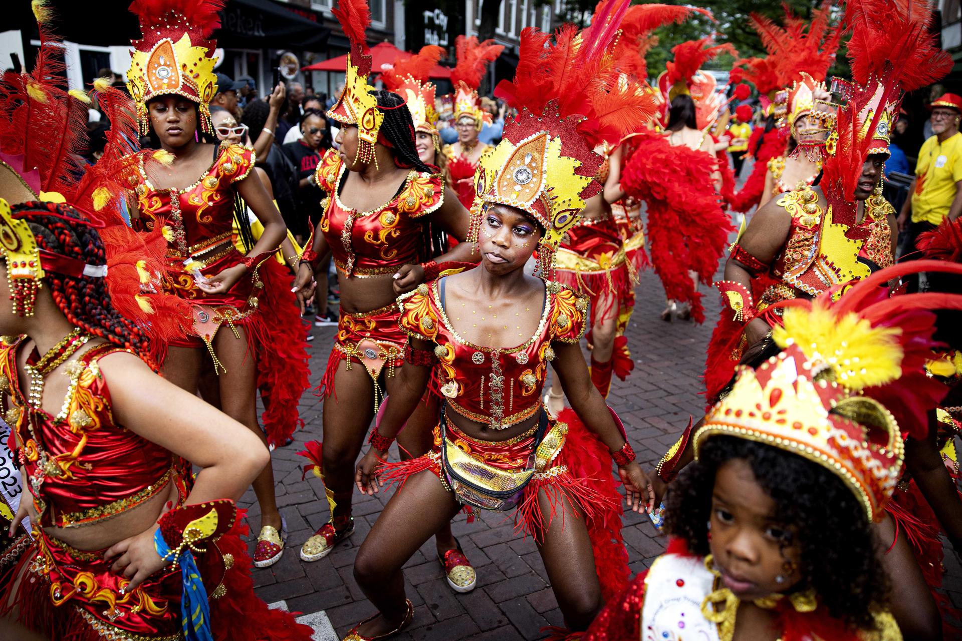 Performers take part in a colorful procession of dancers, musicians and floats that travels through the city as part of the Summer Carnival in Rotterdam, the Netherlands, 29 July 2023. EFE/EPA/RAMON VAN FLYMEN
