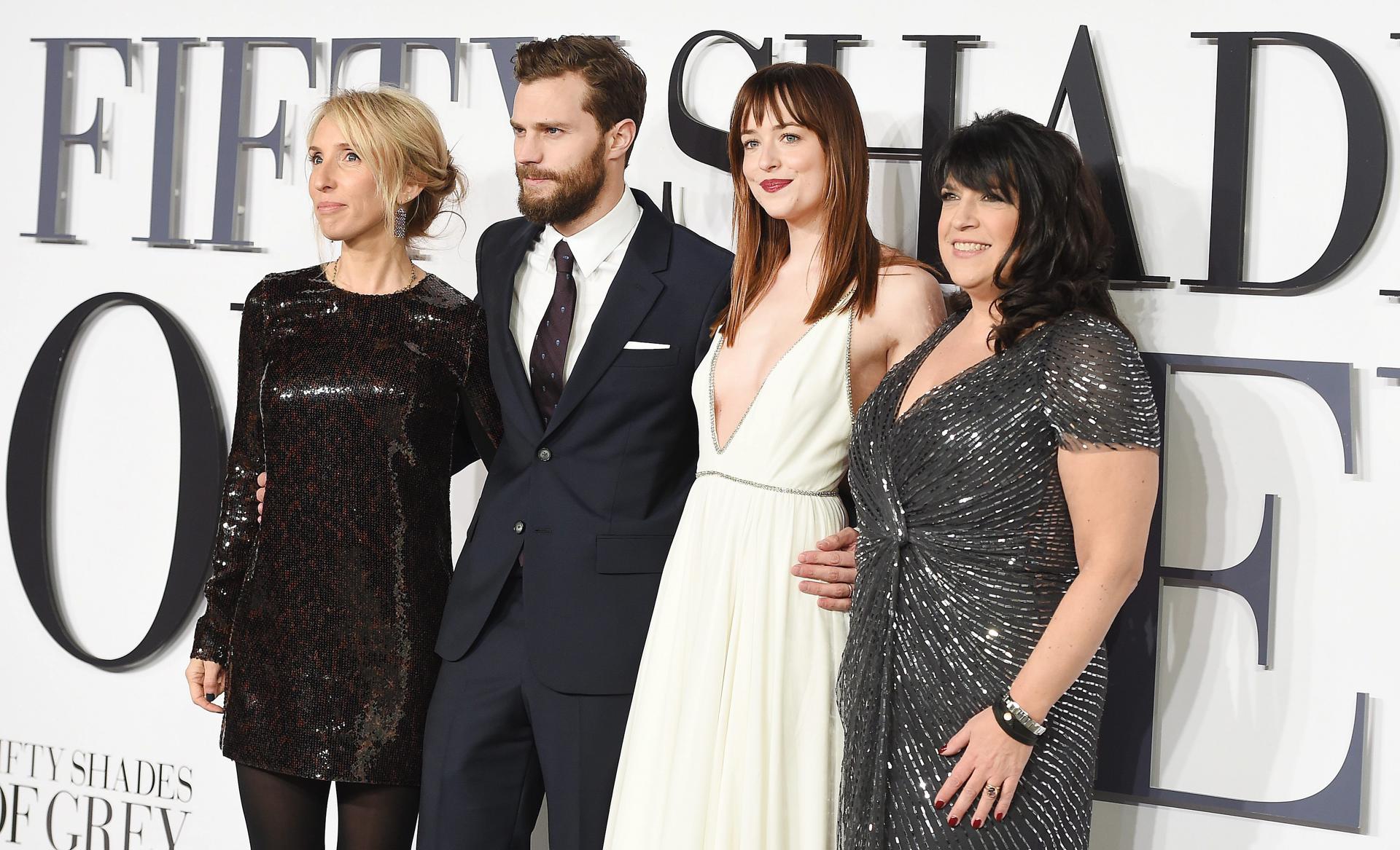 Imagen de archivo del estreno de la película "Las cincuenta sombras de Grey" el 12 de febrero de 2015, en Londres, donde salen la directora Sam Taylor-Johnson, los actores Jamie Dorman y Dakota Johnson y la escritora E.L. James.