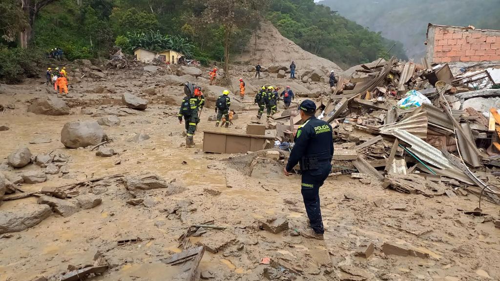 Photograph provided by the Colombian National Police showing members of rescue organizations in the area where an avalanche occurred in Quetame, Cundinamarca (Colombia).  EFE/Colombian Police
