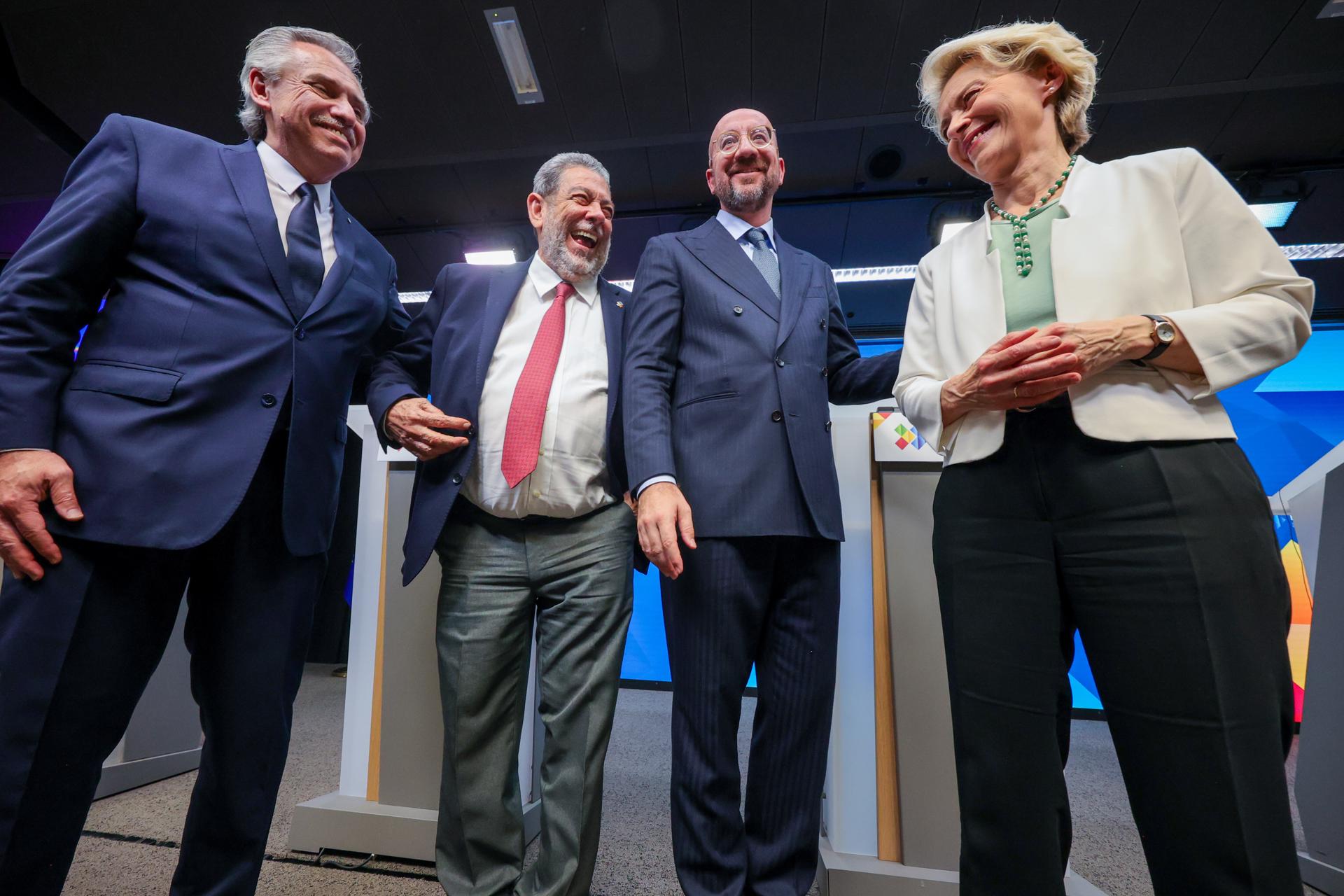 (From left to right) Argentine President Alberto Fernandez, Saint Vincent and the Grenadines Prime Minister Ralph Gonsalves, European Council President Charles Michel and European Commission President Ursula von der Leyen shake hands after the EU-CELAC Summit of Heads of State and Government meeting in Brussels, Belgium, 18 July 2023. Leaders from the EU and the Community of Latin American and Caribbean States (CELAC) gathered in Brussels for the third EU-CELAC summit from 17-18 July 2023, with the aim of strengthening relations between both regions. EFE/EPA/OLIVIER MATTHYS

