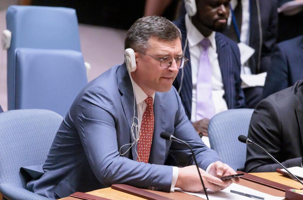 El ministro de Exteriores de Ucrania, Dmitró Kuleba, asiste al Consejo de Seguridad de la ONU en la sede de Naciones Unidas, en Nueva York (EE.UU.), este 17 de julio de 2023. EFE/EPA/Justin Lane
