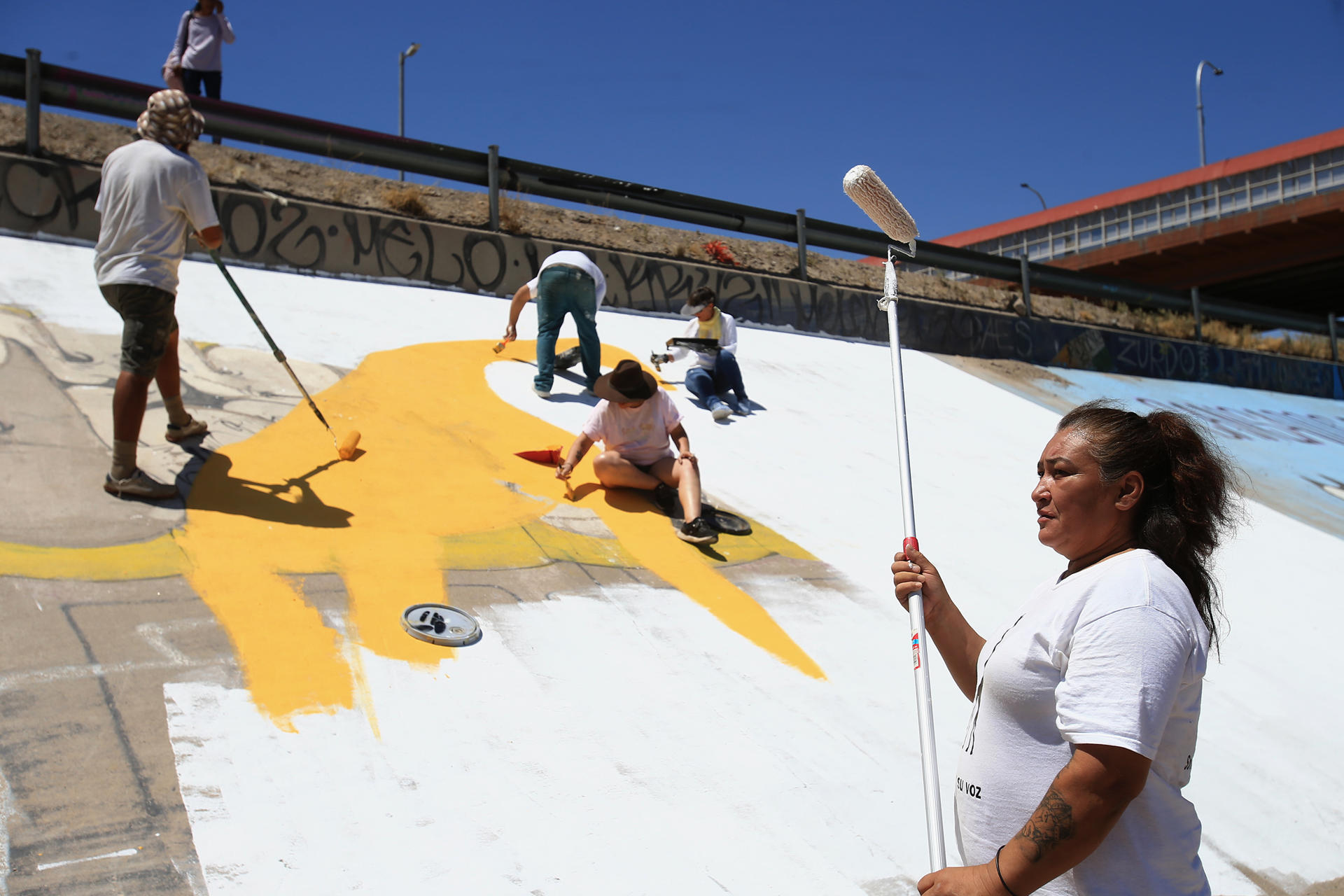 Activists paint a protest mural on 4 July 2023 to demand better living conditions for Benito, a male giraffe that lives at the Central Park in Ciudad Juarez, Mexico. EFE/Luis Torres
